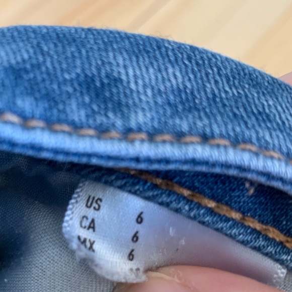 AE super stretch light wash denim shorts size 6 - Picture 4 of 6